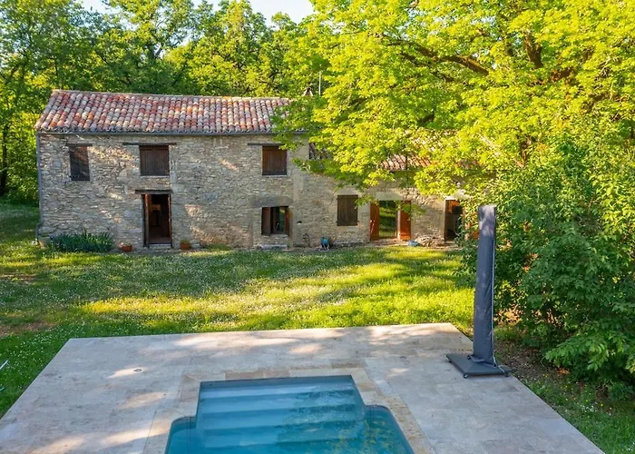 Magnifique Longere En Pierre Du Lot Piscine Privee Vaylats